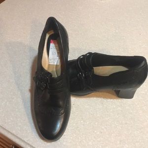 Earth black dress shoes
